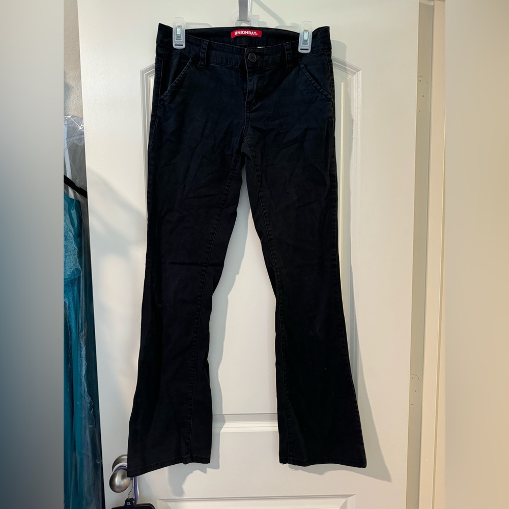 UnionBay black pants 
Size 5
Back pockets close with Velcro 
Open to offers